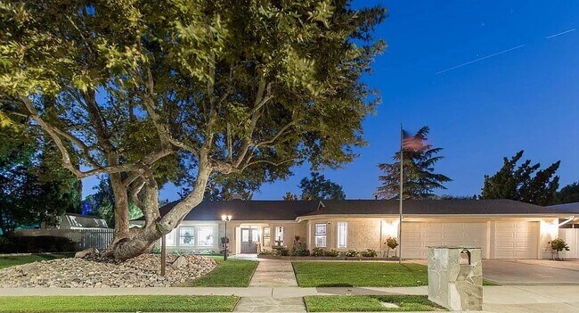 Building Photo - 22243 W Craggy View St