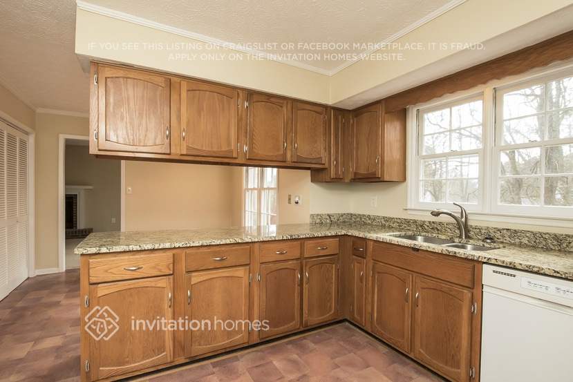 Building Photo - 1019 Pine Cove Dr SW