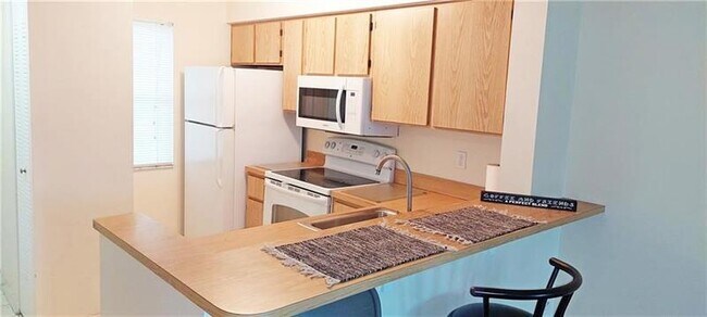 Building Photo - 2108 S Cypress Bend Dr
