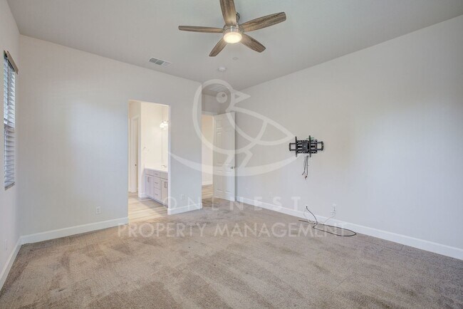 Building Photo - Fabulous floorplan; 3 bdrm 3 bthm + bonus ...