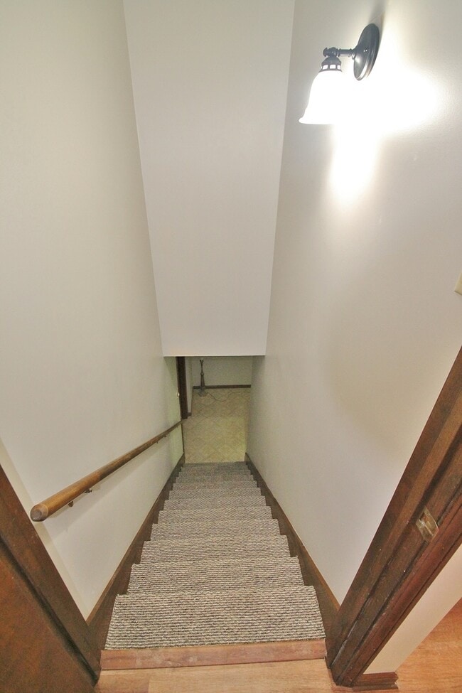 Building Photo - Secluded luxury cabin in woods with private lake! Great Central location between Topeka & Lawrenc...