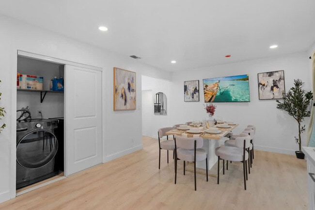 Building Photo - 5048 Bluff Pl