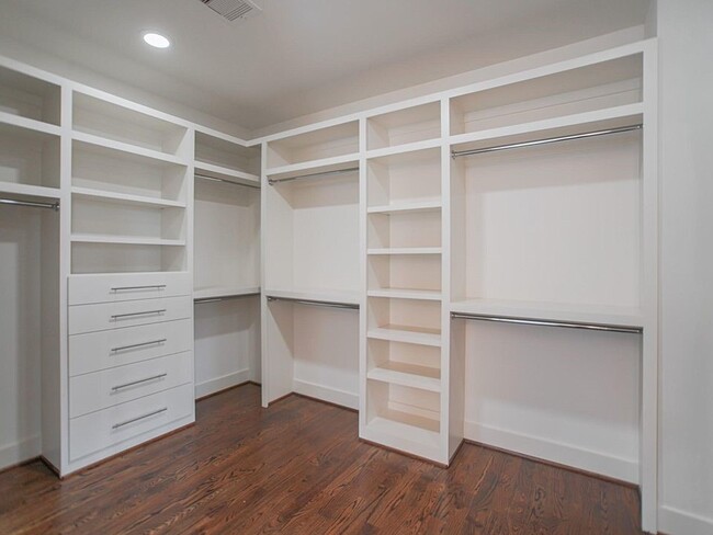 Building Photo - 2004 Rosedale St