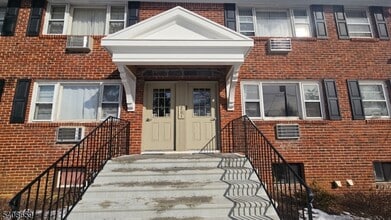 Building Photo - 201 Vail St