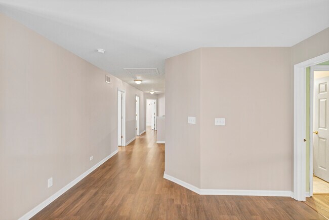 Building Photo - 426 Kingfisher Rd