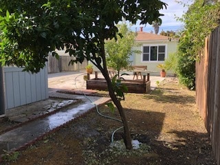 Building Photo - 2606 Bush Ave