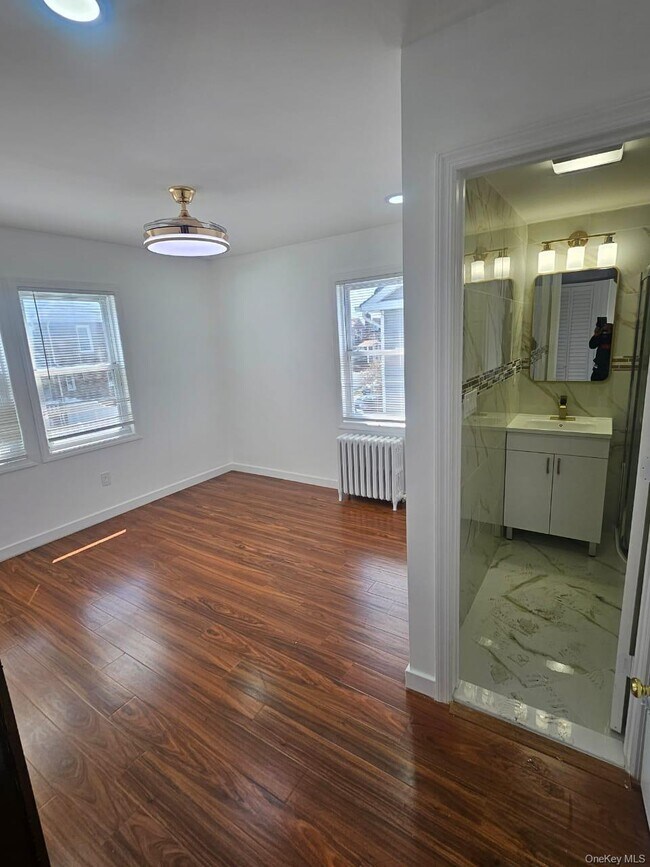 Building Photo - 192-23 116th Rd