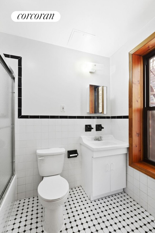 Building Photo - 242 E 85th St