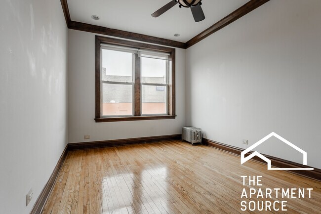 Building Photo - 4755 N Sawyer Ave