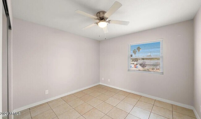 Building Photo - 4211 E Palm Ln