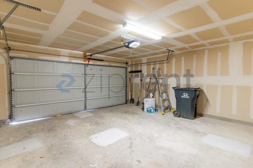 Building Photo - 232 Strawberry Blonde Dr