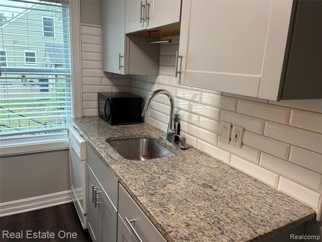 Building Photo - 1601 E 4th St