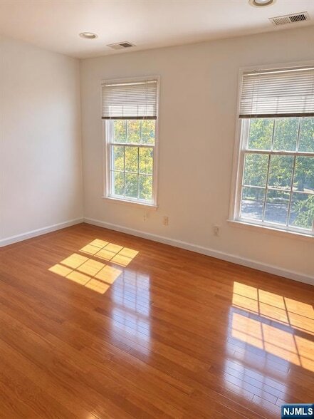 Building Photo - 120 White Pine Ct