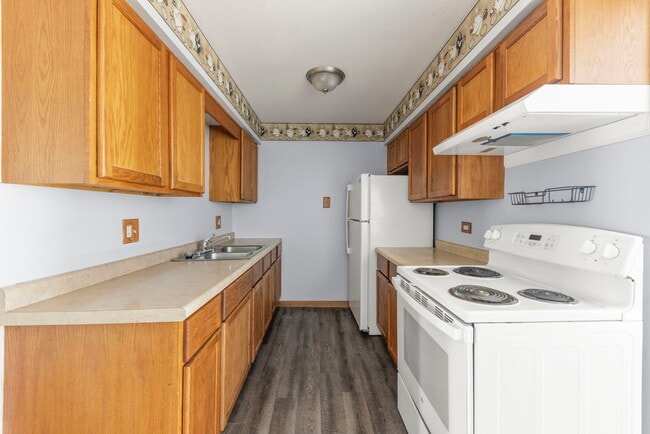 Building Photo - 535 W Lies Rd