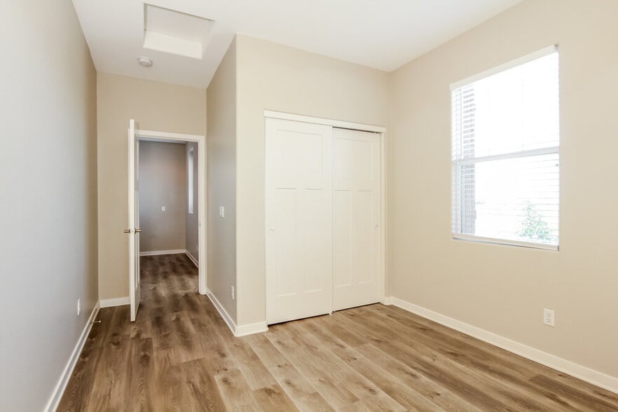 Building Photo - 2664 S Santa Rita
