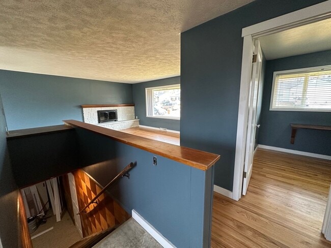 Building Photo - Spacious Northside 4-Bed, 2-Bath Ranch with Hardwood Floors