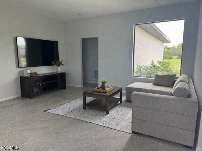 Building Photo - 5014 SW 16th Pl