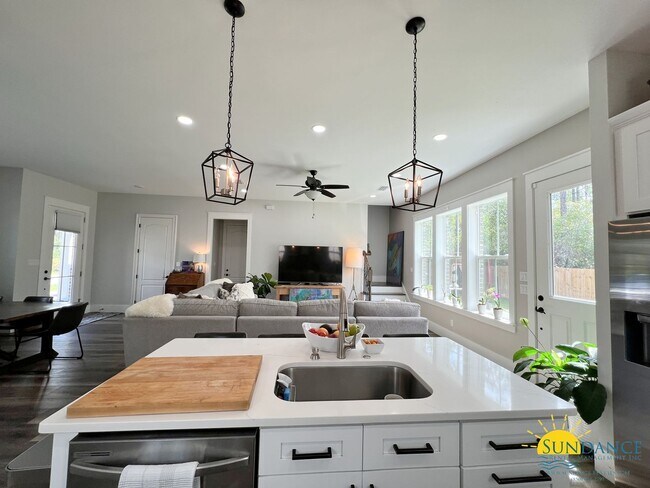 Building Photo - Stunning 5 bedroom home in Santa Rosa Beach!