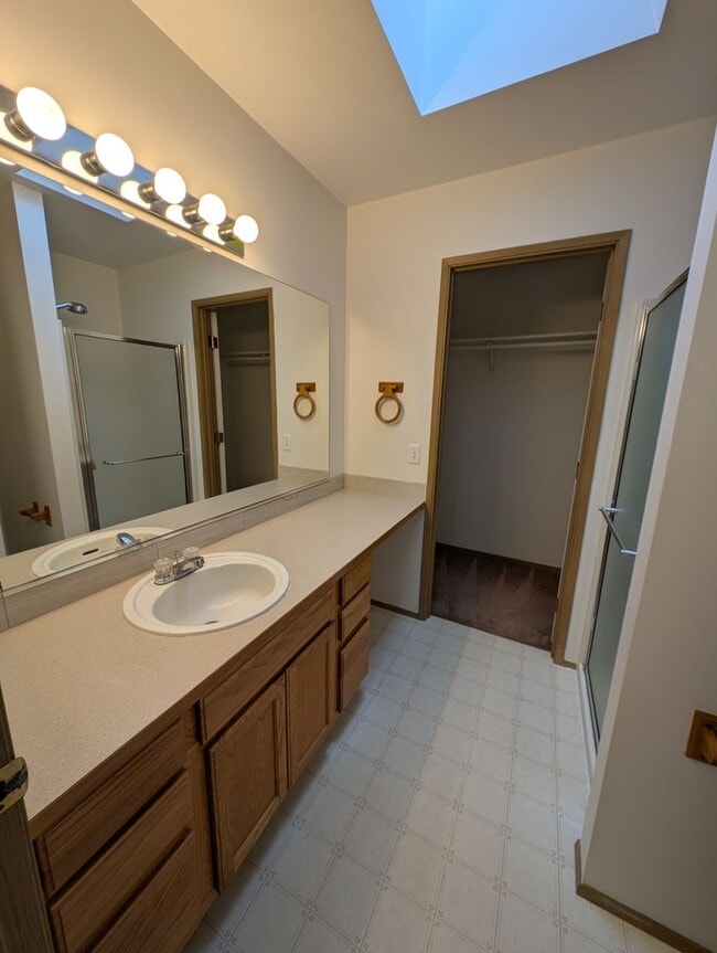 Building Photo - Large Duplex on Quiet Dead-End Street with 2-Car Garage, Washer & Dryer Provided