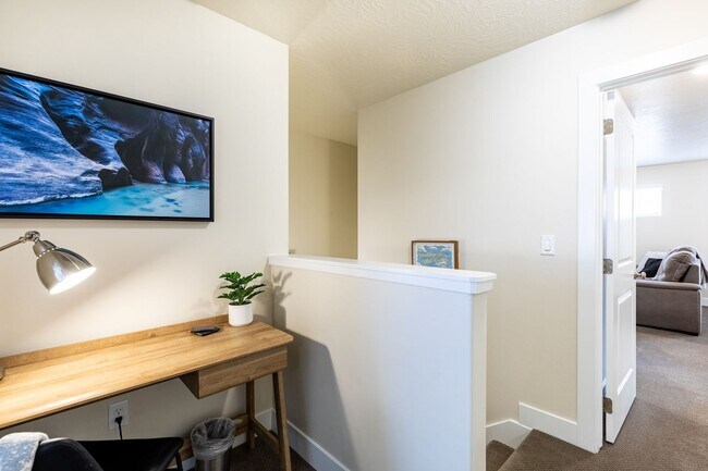 Building Photo - Live Every day Like You're on Vacation!! F...