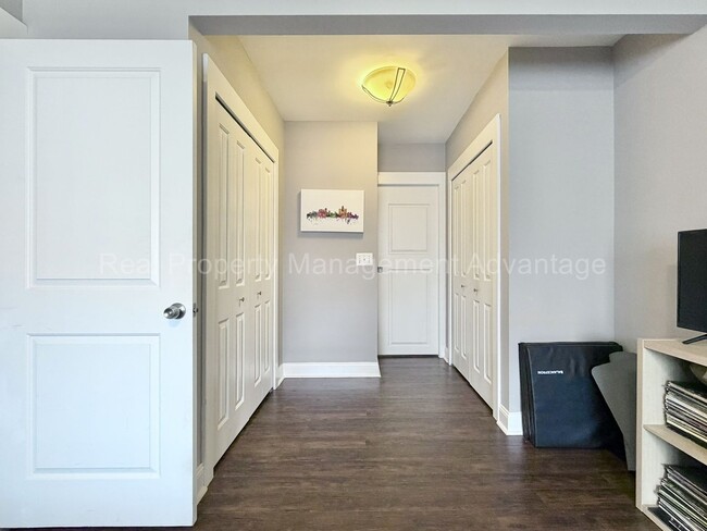 Building Photo - 3 Bed/2.5 Bath - Cape Cod Charm with Modern Comforts Throughout