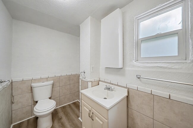 Building Photo - 1512 E 18th St