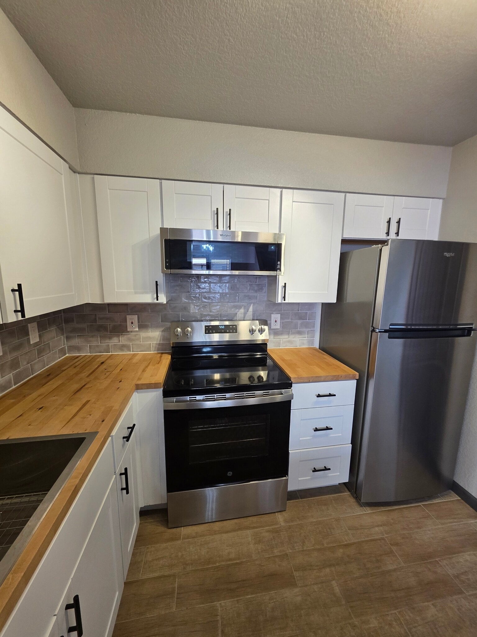 Building Photo - 1749 E Pepper Cir