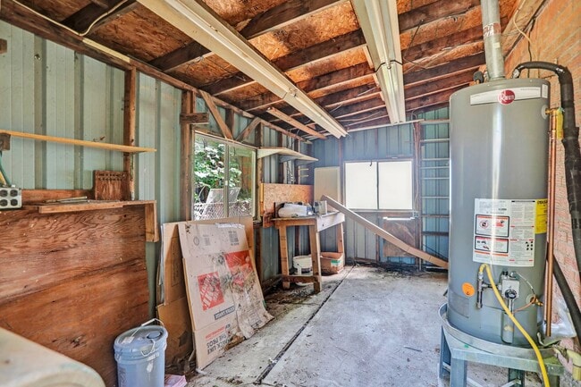 Building Photo - Convenient Living in Dallas – 3BR/2BA Home...