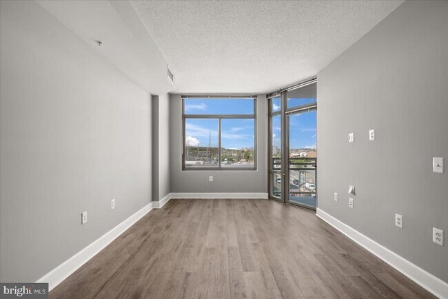 Building Photo - 3600 S Glebe Rd