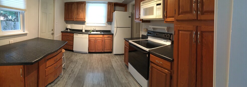 Building Photo - 1212 Love St