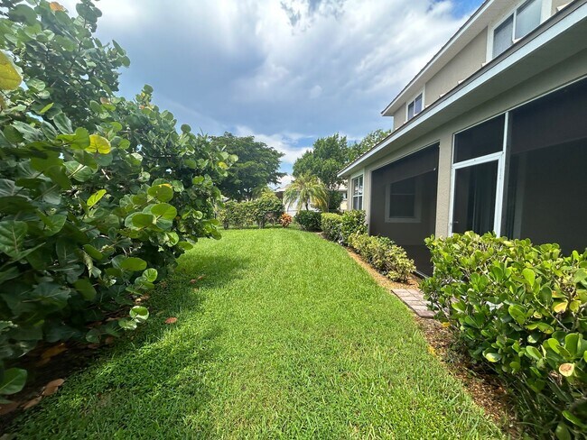 Building Photo - 2475 Ashbury Cir