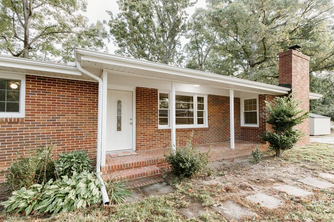 House - 5 W Gantt Cir