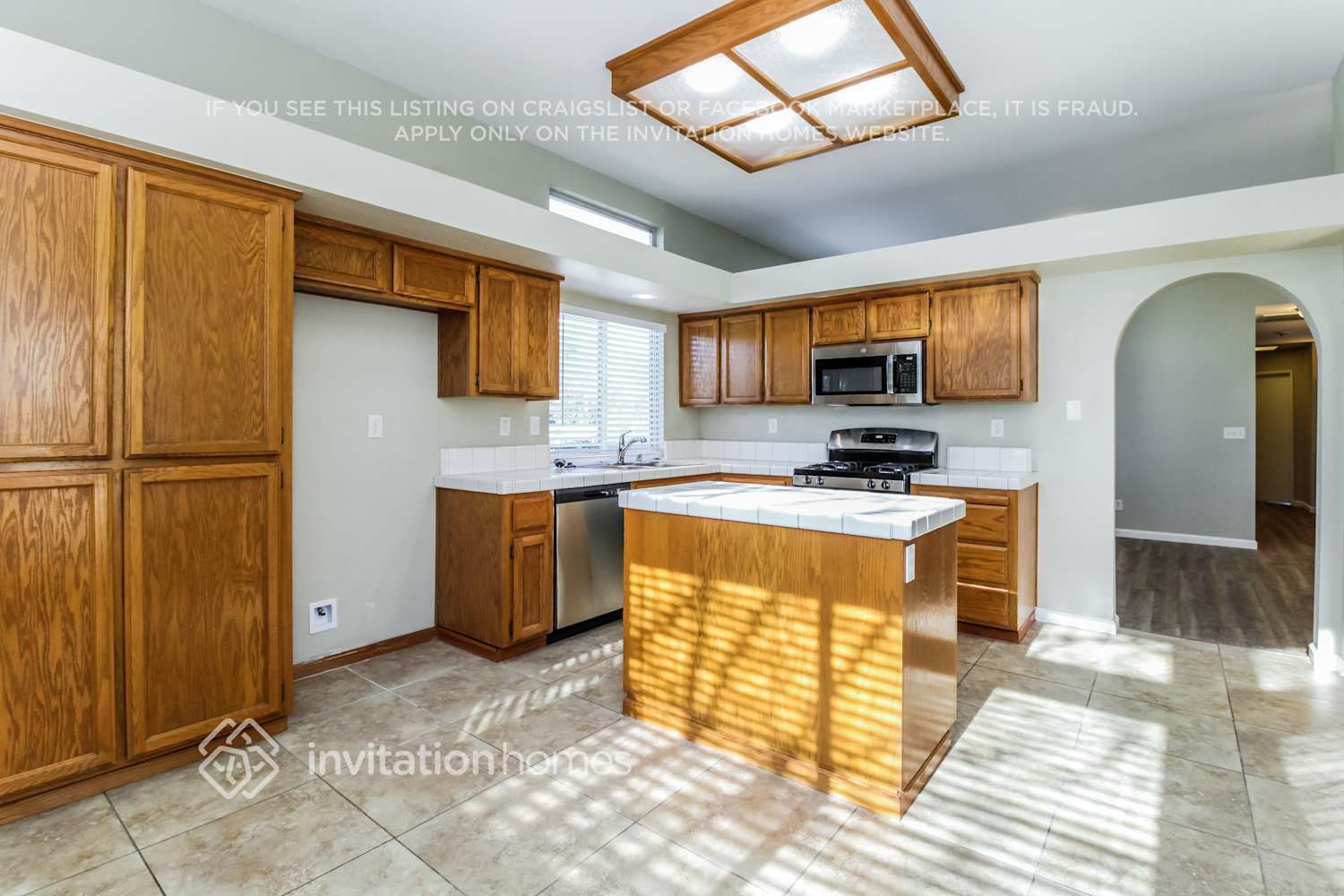 Building Photo - 702 Canyon Creek Way