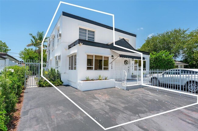 Building Photo - 2368 SW 26th St