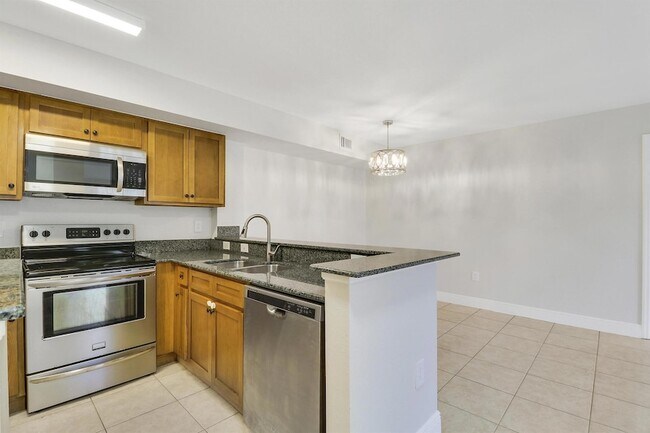 Building Photo - 171 SW Palm Dr