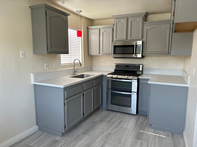 Building Photo - 642 Lemar Park Dr