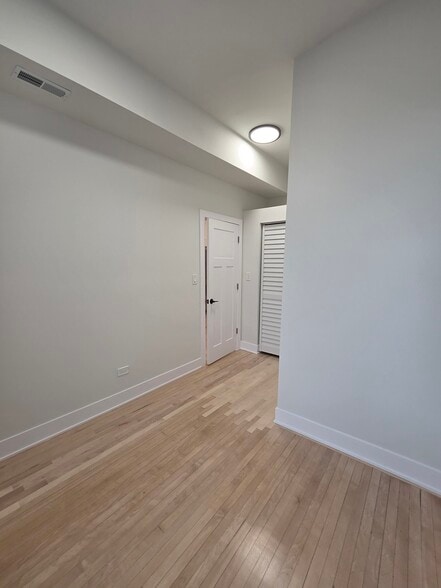 Building Photo - 2145 W 18th Pl