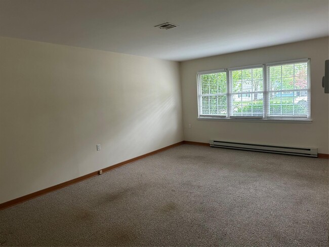 Building Photo - 188 Canterbury Dr