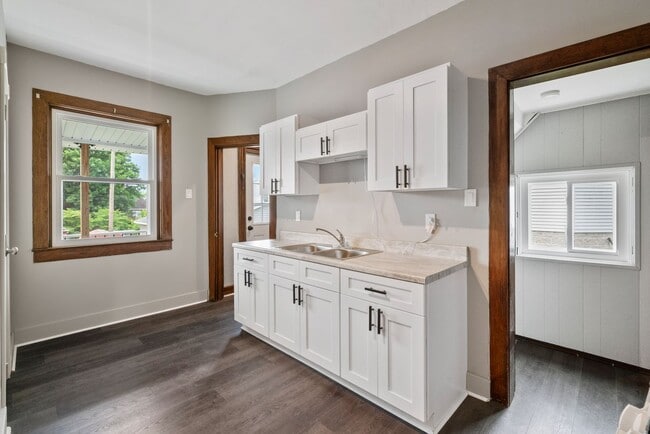Building Photo - Newly renovated 2 bedroom home in Scott To...