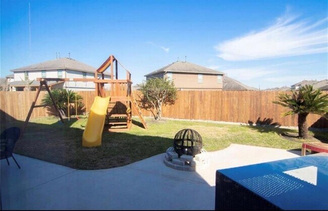 Building Photo - 2727 Troy Dr