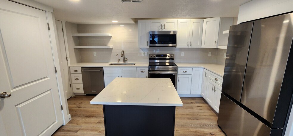 Building Photo - 1552 S 210 W