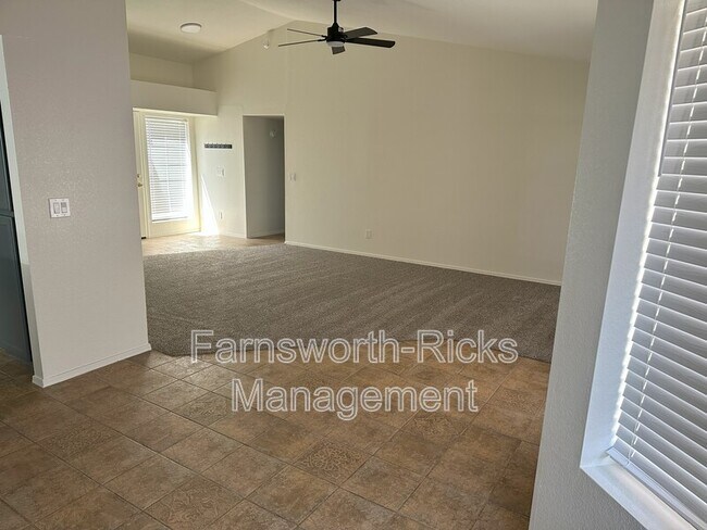 Building Photo - 5406 E Emerald Ave