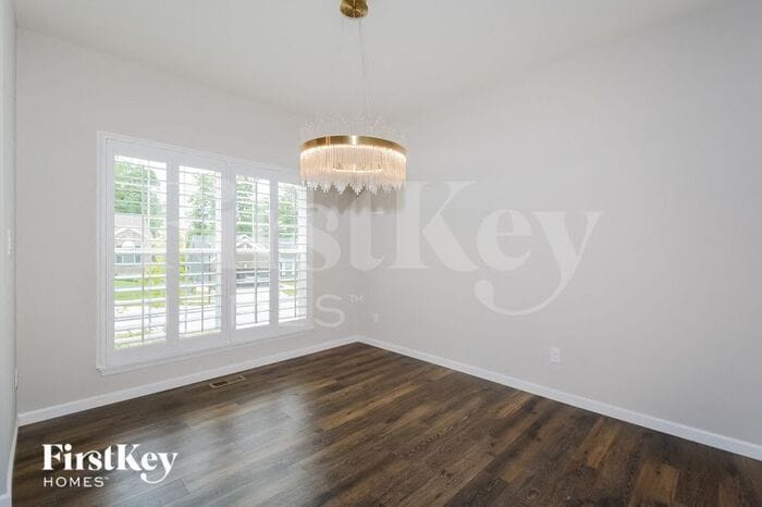 Building Photo - 726 Winding Bluffs Dr