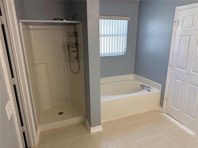 Building Photo - 1219 Kempton Chase Pkwy