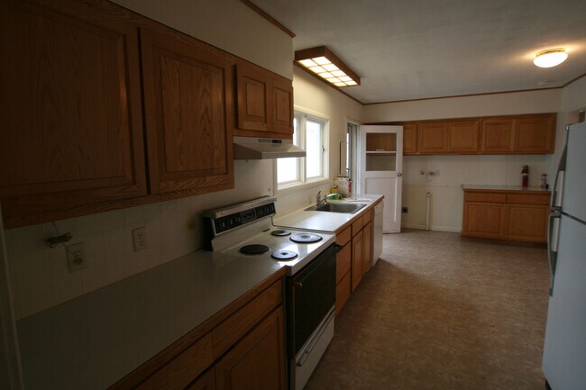 Building Photo - Single Family Home off Frontage Rd!