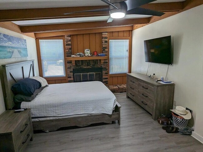 Building Photo - 1809 Tyndall Dr