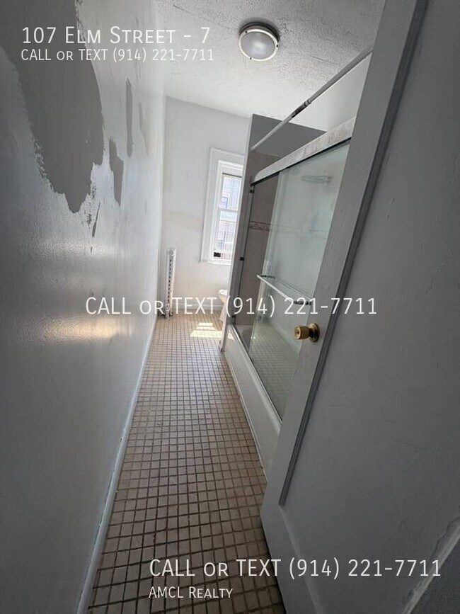 Building Photo - 107 Elm St