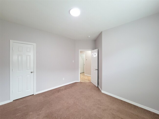 Building Photo - 17207 Mossbriar Ln