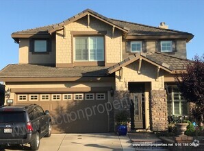 Building Photo - Beautiful Roseville, 5 Bed, 3 Bath, 2 Car,...