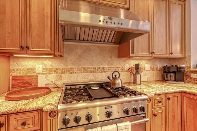 Building Photo - 1206 NE 1st St